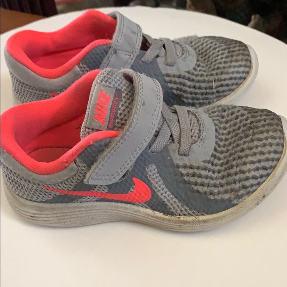 🎁Girls Nike Tennis Shoes!